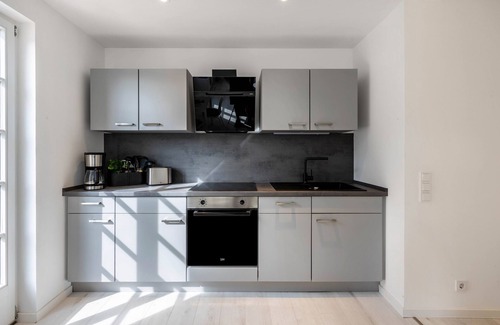 Stadtbezirk Nord Apartamento | Apartamento 'Saale Fewo Mit Burgblick' con vistas al lago, jardín compartido y Wi-Fi