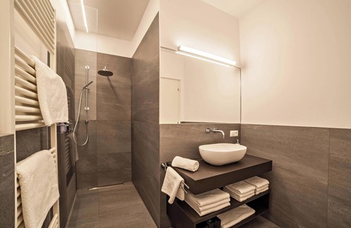 Merano Apartamento | Apartamento "Sabine K" con vistas a la montaña, aire acondicionado, Wi-Fi y balcón