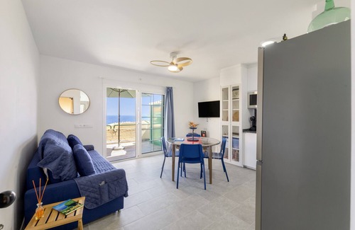 Brena Baja Apartamento | Apartamento 'Salitre Tea' con vistas al mar, piscina compartida y Wi-Fi