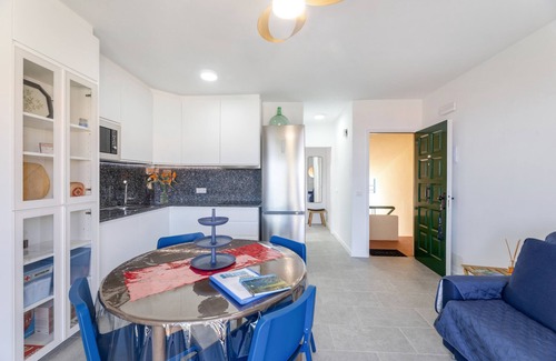 Brena Baja Apartamento | Apartamento 'Salitre Tea' con vistas al mar, piscina compartida y Wi-Fi