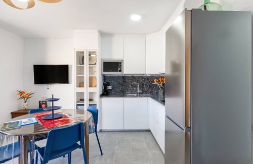Brena Baja Apartamento | Apartamento 'Salitre Tea' con vistas al mar, piscina compartida y Wi-Fi