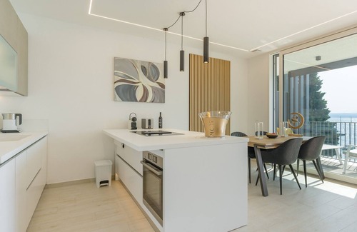 Torri del Benaco Apartamento | Apartment 'Salvatore Homes Porto Nuovo Torri' with Lake View, Wi-Fi and Air Conditioning