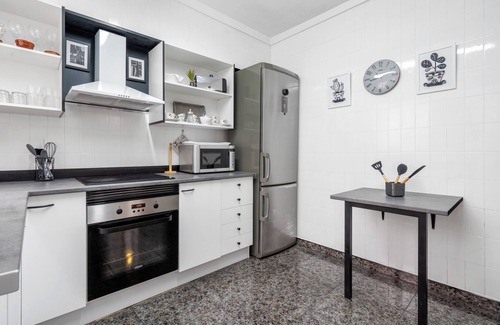 Sant Carles de la Rapita Apartamento | Apartamento 'Sant Carles' con vistas al mar, balcón y Wi-Fi