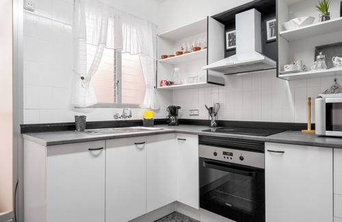 Sant Carles de la Rapita Apartamento | Apartamento 'Sant Carles' con vistas al mar, balcón y Wi-Fi