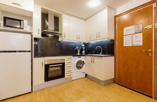 Canet de Mar Apartamento | Apartamento 'Sauc Beach' con terraza privada, Wi-Fi y aire acondicionado
