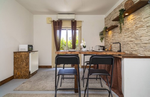 Piedimonte Etneo Apartamento | Apartamento 'Schilirò House' con vistas a la montaña, Wi-Fi y aire acondicionado