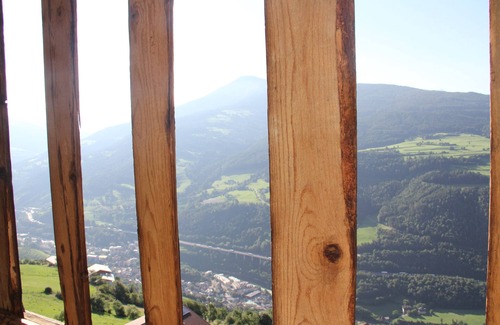 Albions Apartamento | Apartamento 'Schloss Gravetsch Castel' con vistas a la montaña y jardín compartido