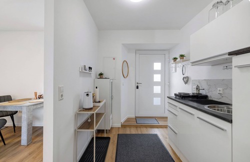 Ebingen Apartamento | Apartamento 'Schöne Garten' con vistas a la montaña, Wi-Fi y aire acondicionado
