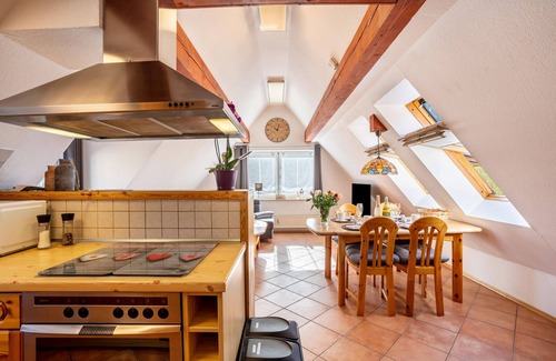 Bad Wildbad Apartamento | Apartamento 'Schwarzwaldnest' con vistas a la montaña y Wi-Fi