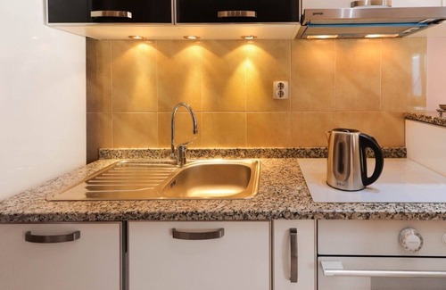 Kotor Apartamento | El apartamento con vistas al mar tiene 70 metros cuadrados con un diseño moderno y una vista impresionante.