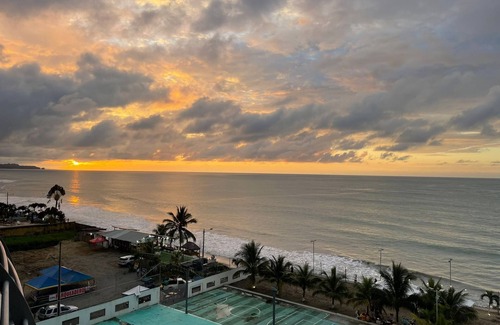 Tonsupa Apartamento | APARTMENT SEA VIEW RESORT FONTAINEBLEAU TONSUPA, SWIMMING POOLS PRIVATE BEACH