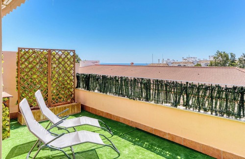 Arroyo de la Miel Apartamento | Apartamento 'Vistas al mar - 2 dormitorios' con piscina compartida, Wi-Fi y aire acondicionado.
