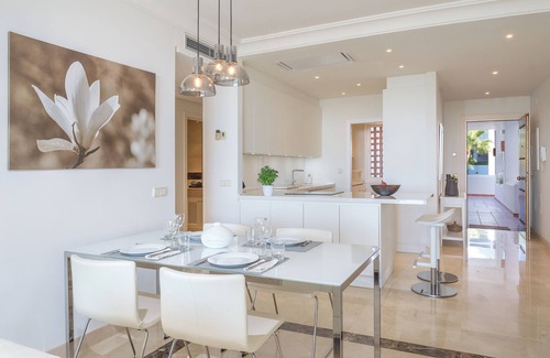 New Golden Mile Apartamento | Apartamento "Seaview Flat Benahavis-Marbella" con vistas al mar, piscina, Wi-Fi, terraza