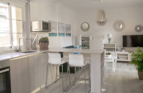 Torrox Costa Apartamento | NUEVO: APARTAMENTO RENOVADO. En la playa TORROX COSTA. NERJA MALAGA