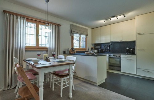 Klosters-Serneus Apartamento | Apartamento 'Serina A' con terraza privada y Wi-Fi