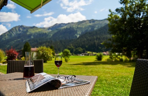Klosters-Serneus Apartamento | Apartamento 'Serina A' con terraza privada y Wi-Fi