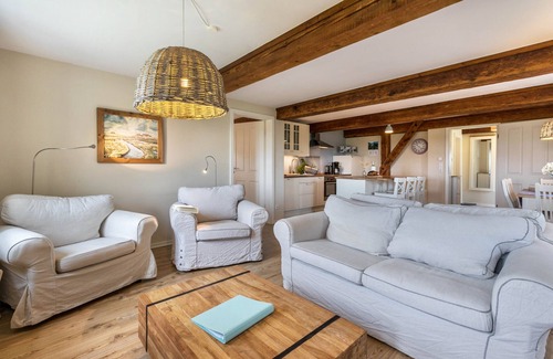 Pellworm Apartamento | Apartamento 'Silberhof 1856 - Theodor Storm' con terraza privada, jardín privado y Wi-Fi