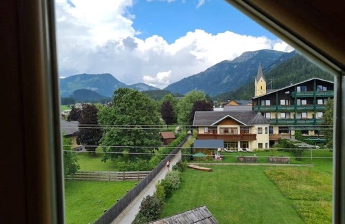 Bad Mitterndorf Apartamento | Apartment Silberkraut (70 m2), parking, WLAN, large garden, playground