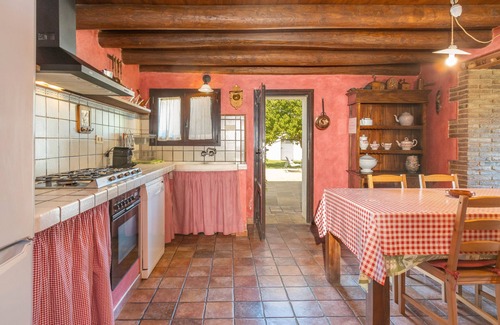 Vilobi d'Onyar Apartamento | Apartamento 'Simon' con vistas a la montaña, piscina privada y Wi-Fi