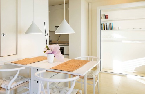 Sitges Apartamento | Apartamento 'Sitges Suites B' con vistas al mar, Wi-Fi y aire acondicionado.