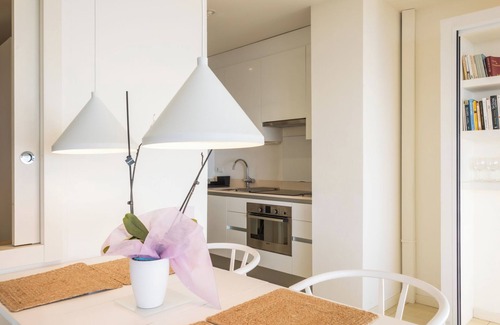 Sitges Apartamento | Apartamento 'Sitges Suites B' con vistas al mar, Wi-Fi y aire acondicionado.