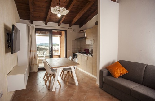 Chia Apartamento | Apartamento "Sobìa Pitticca" cerca de la playa con vistas al mar, piscina, terraza y jardín
