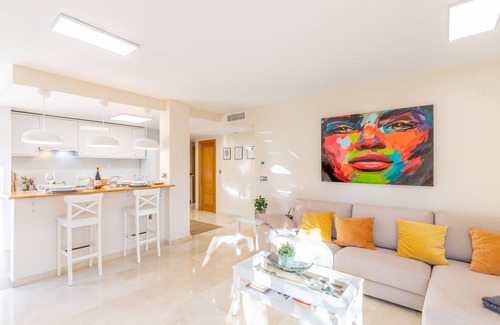 El Albir Apartamento | Apartamento 'Soleado Albir' con piscina compartida, Wi-Fi y aire acondicionado