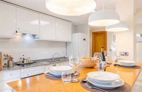 El Albir Apartamento | Apartamento 'Soleado Albir' con piscina compartida, Wi-Fi y aire acondicionado