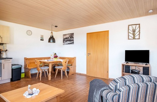 Schonach im Schwarzwald Apartamento | Apartamento 'Sonnenblick, 54qm' con terraza compartida, jardín compartido y Wi-Fi