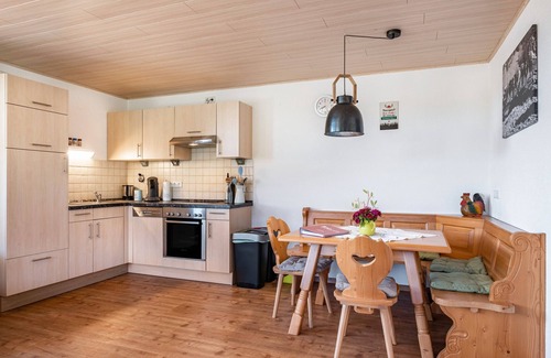 Schonach im Schwarzwald Apartamento | Apartamento 'Sonnenblick, 54qm' con terraza compartida, jardín compartido y Wi-Fi