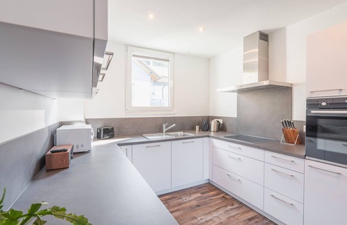 Breitnau Apartamento | Apartamento 'Sonnentau' con vistas a la montaña, balcón y Wi-Fi