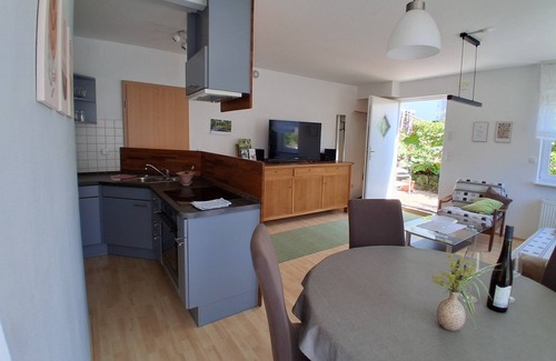 Bad Urach Apartamento | Apartamento 'Sonntag' con balcón y Wi-Fi