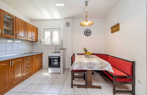 Batomalj Apartamento | Apartment STARA BAŠKA near the sea