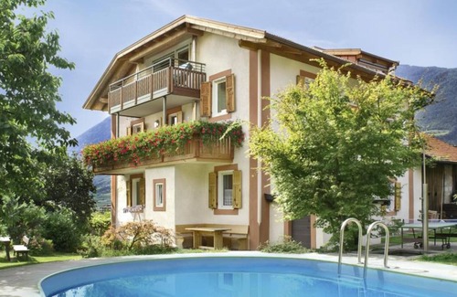 Merano Apartamento | Apartamento 'Stöckerhof Blume' con vistas a la montaña, piscina compartida y Wi-Fi