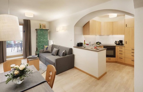 Merano Apartamento | Apartamento 'Stöckerhof Traube' con vistas a la montaña, piscina compartida y Wi-Fi