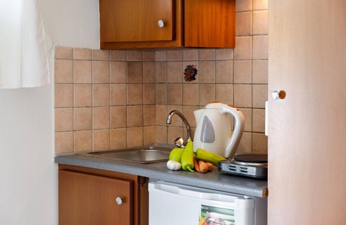Nikiana Apartamento | Apartamento estudio "Nikiana Club - Studio 3" con vistas al mar, piscina compartida y Wi-Fi