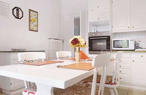 Capolago Apartamento | Apartamento 'Suite In Villa Con Parco' con vistas a la montaña, Wi-Fi y aire acondicionado