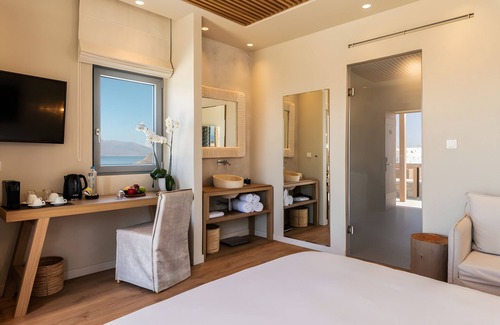 Agios Stefanos Casa | Apartamento 'Suite Sea View' con vistas al mar, Wi-Fi y aire acondicionado