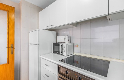 Santa Pola Apartamento | Apartamento 'Sunflower Beach' con terraza privada, balcón y Wi-Fi