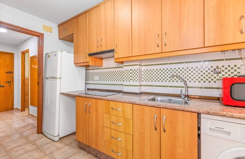 Santa Pola Apartamento | Apartamento 'Sunflower Club Náutico' con terraza privada, balcón y Wi-Fi