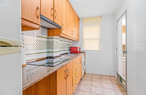 Santa Pola Apartamento | Apartamento 'Sunflower Club Náutico' con terraza privada, balcón y Wi-Fi