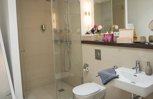 Zentrum Apartamento | Apartamento-Superior-Baño en la habitacion