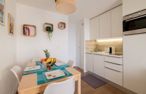 La Croix des Gardes Apartamento | Apartamento 'Villa Francia' con vistas al mar, piscina compartida y Wi-Fi