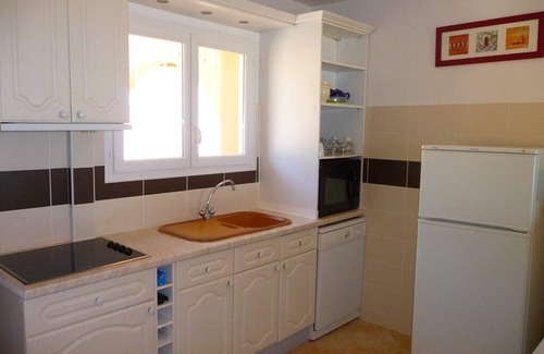 La Londe-les-Maures Apartamento | Apartamento T2 *** 4 pers. 10 metros de la playa con vista al mar y piscina climatizada (4)