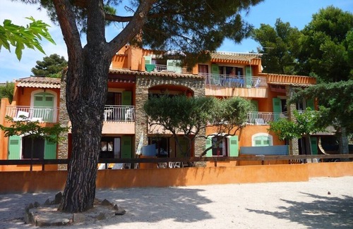 La Londe-les-Maures Apartamento | Apartamento T2 *** 4 pers. 10 metros de la playa con vista al mar y piscina climatizada (4)