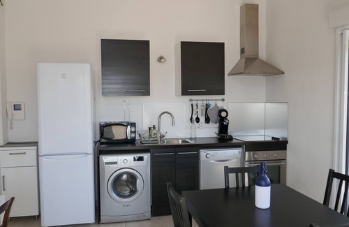 Saint-Cyr-sur-Mer Apartamento | Apartamento T2.40 m2, climatizado, 3 terrazas, a 350 m de la playa. Estacionamiento privado.