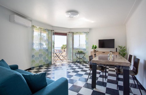 Saint-Laurent-du-Var Apartamento | Apartment T2 air-conditioned sea view