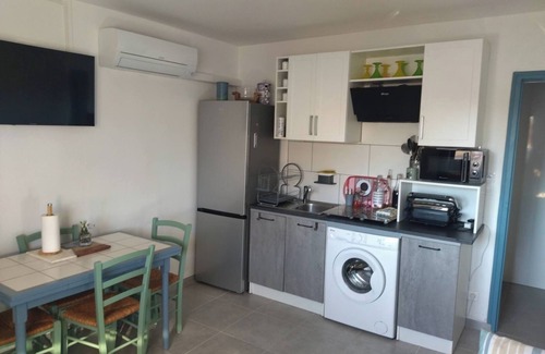 Saint-Pierre-la-Mer Apartamento | Apartment T3 RDC with terrace - 5mn from the sea