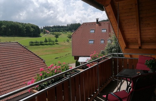 Elzach Apartamento | Apartment 'Talblick, 75sqm' with Mountain View, Balcony and Wi-Fi