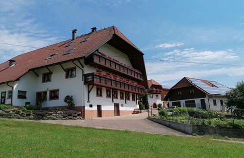 Elzach Apartamento | Apartment 'Talblick, 75sqm' with Mountain View, Balcony and Wi-Fi